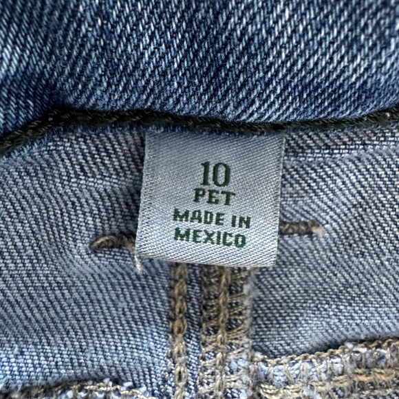 L.L. Bean EUC Light Wash BeanFlex Jeans Size 10P - Picture 6 of 10